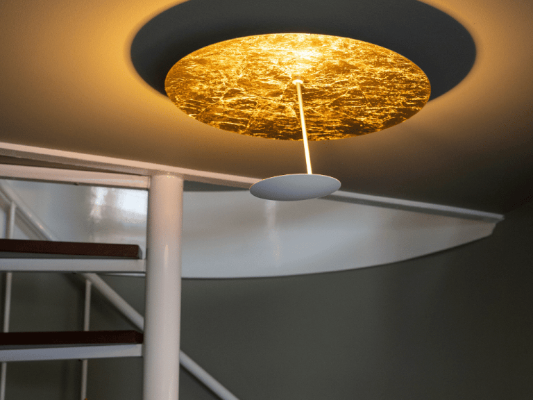 Plafondlamp Catellani & Smith in de hal, door Reinard Pannekeet