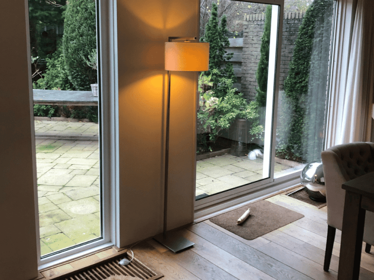 Sfeerlamp in woonkamer, door Reinard Pannekeet